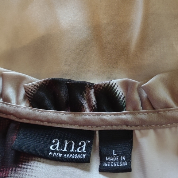 a.n.a. Silky Sleeveless Blouse Size Large Floral Print - Picture 7 of 8